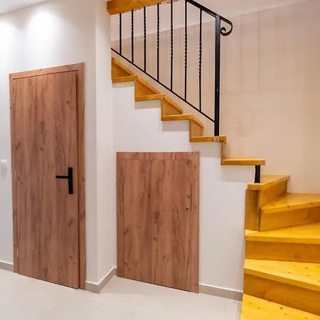 Vitouhouse * Lakones