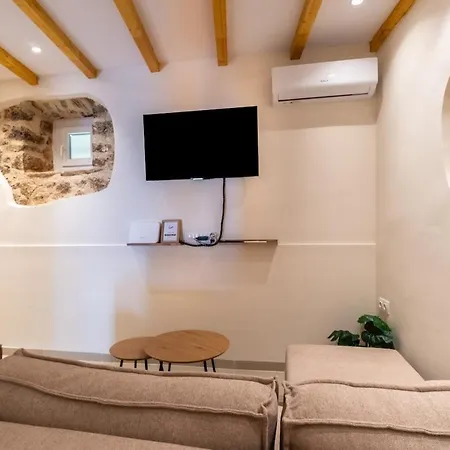 Vitouhouse * Lakones